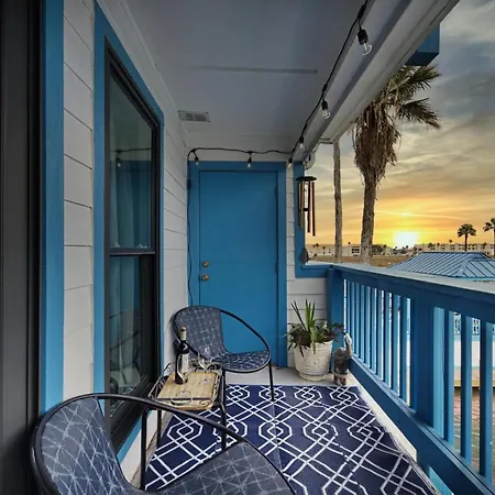 Appartement Sunset View On Canal-Bring Your Boat
